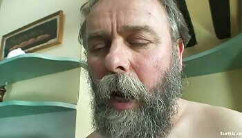 Sehr heiße Brünette zeigt, wie sie ihren Dildo sexfilme mit frauen ab 40 genießt