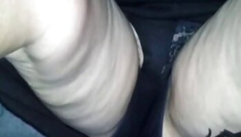 Viktory im sexfilme für ältere Dienstmädchen-Outfit mit ihrem Dildo