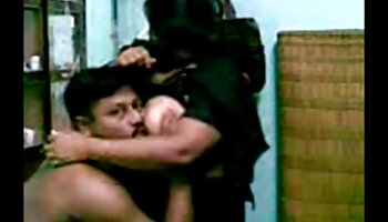 Schlanke sexfilme mit älteren frauen Blondine spielt mit ihrer Muschi