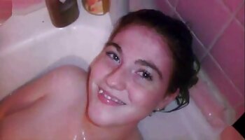 Dickes Babe reitet einen Dildo live reife porno videos vor der Webcam anal