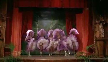 Teen Sasha Storm macht ihn mit ihrem süßen Mund hart, bevor er sie bumst pornofilme mit reifen frauen