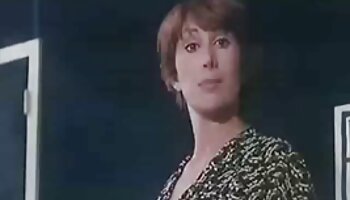 VANGOREN Zierliche junge brünette Schlampe reife porno videos mit riesigen natürlichen Brüsten