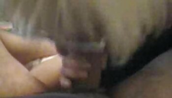 VR BANGERS reife blonde porno Blonder Teenager masturbiert mit Glasdildo