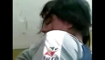 Schlampe kostenlose pornos reife frauen mit falschen Brüsten wird von einem großen bärtigen Typen gefickt